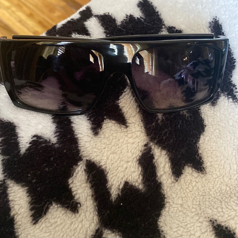 Sunglasses in good condition